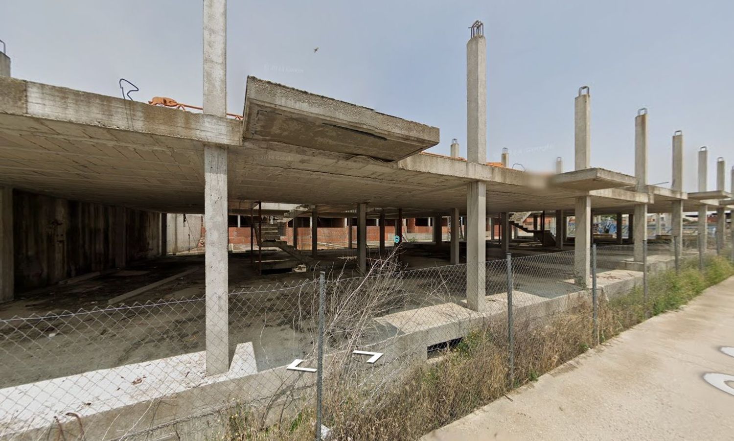 Building for sale in Borox