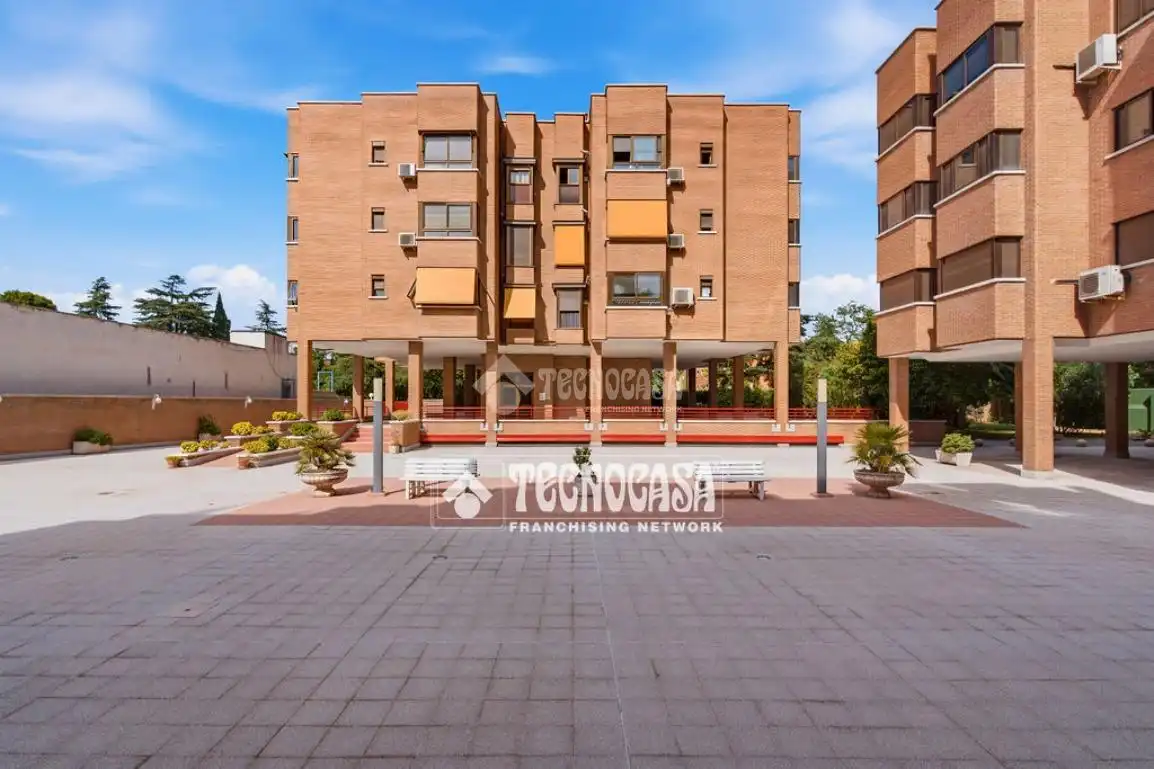 Piso con ascensor en venta en Ciudad Lineal, imagen 2