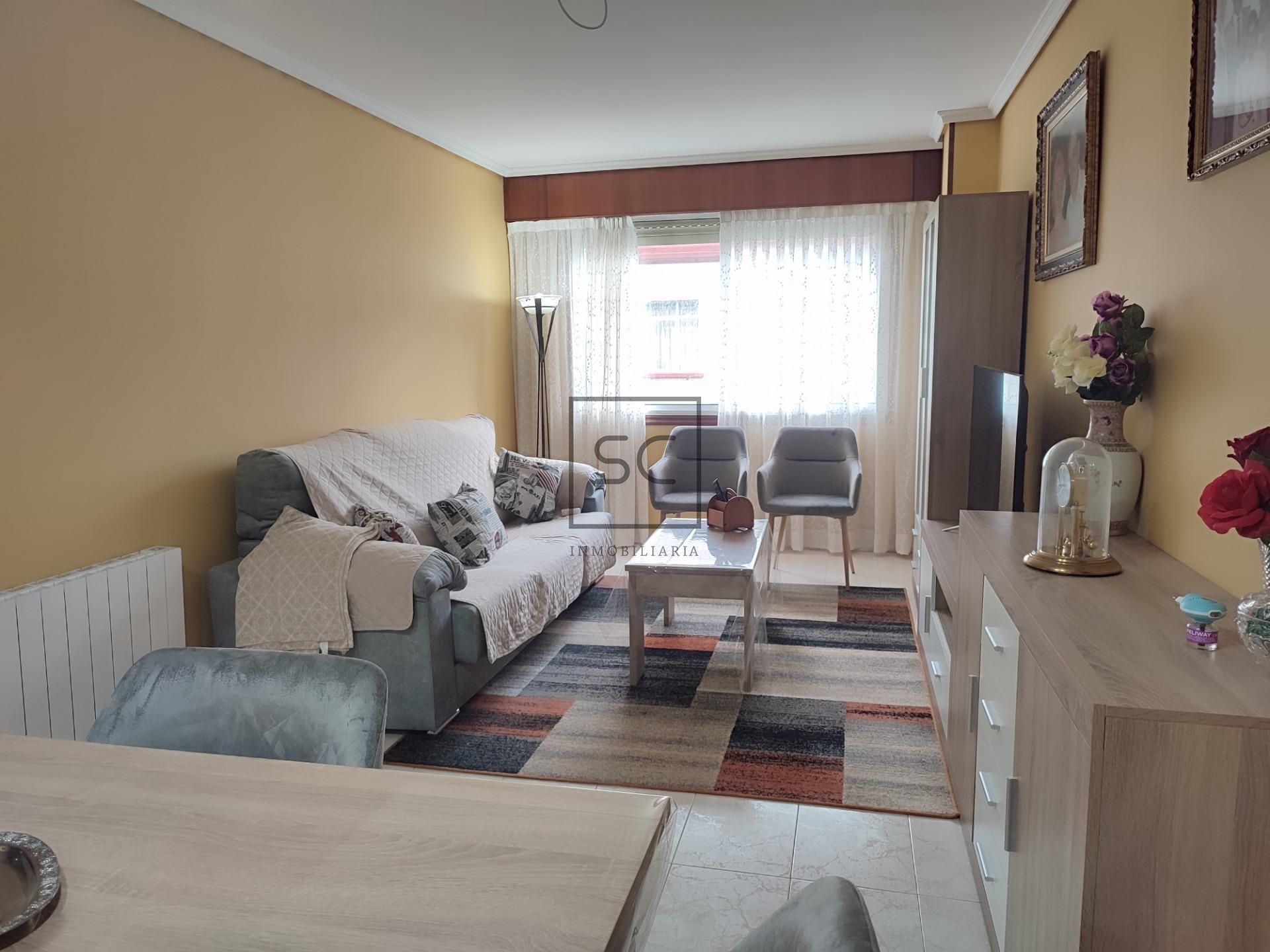 Sala d'estar de Pis en venda en Ferrol amb Calefacció, Traster i Moblat