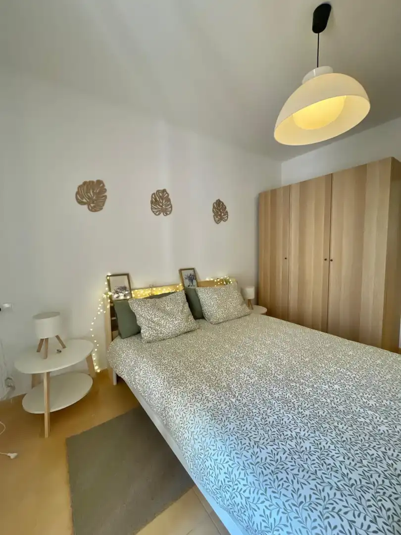 Habitación de Apartamento de alquiler en El Ejido con Aire acondicionado, Calefacción y Jardín privado