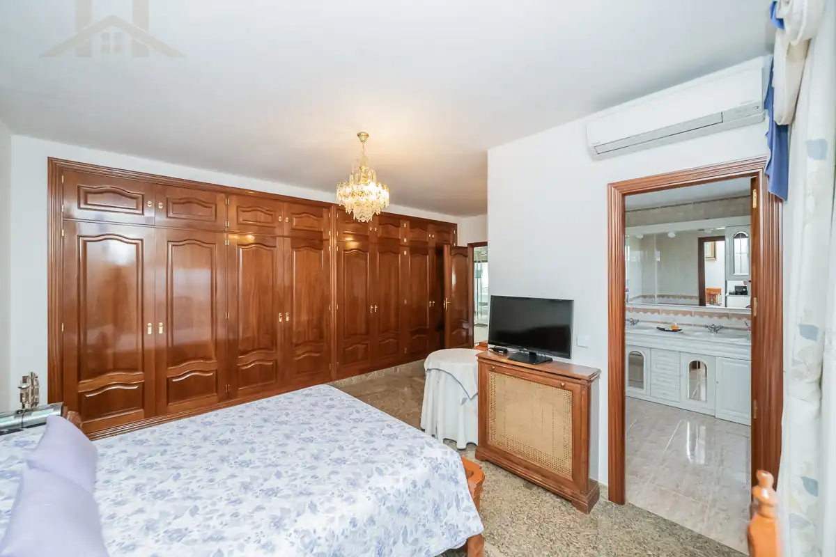 Dormitori de Casa o xalet en venda en San Sebastián de los Reyes amb Calefacció, Jardí privat i Piscina