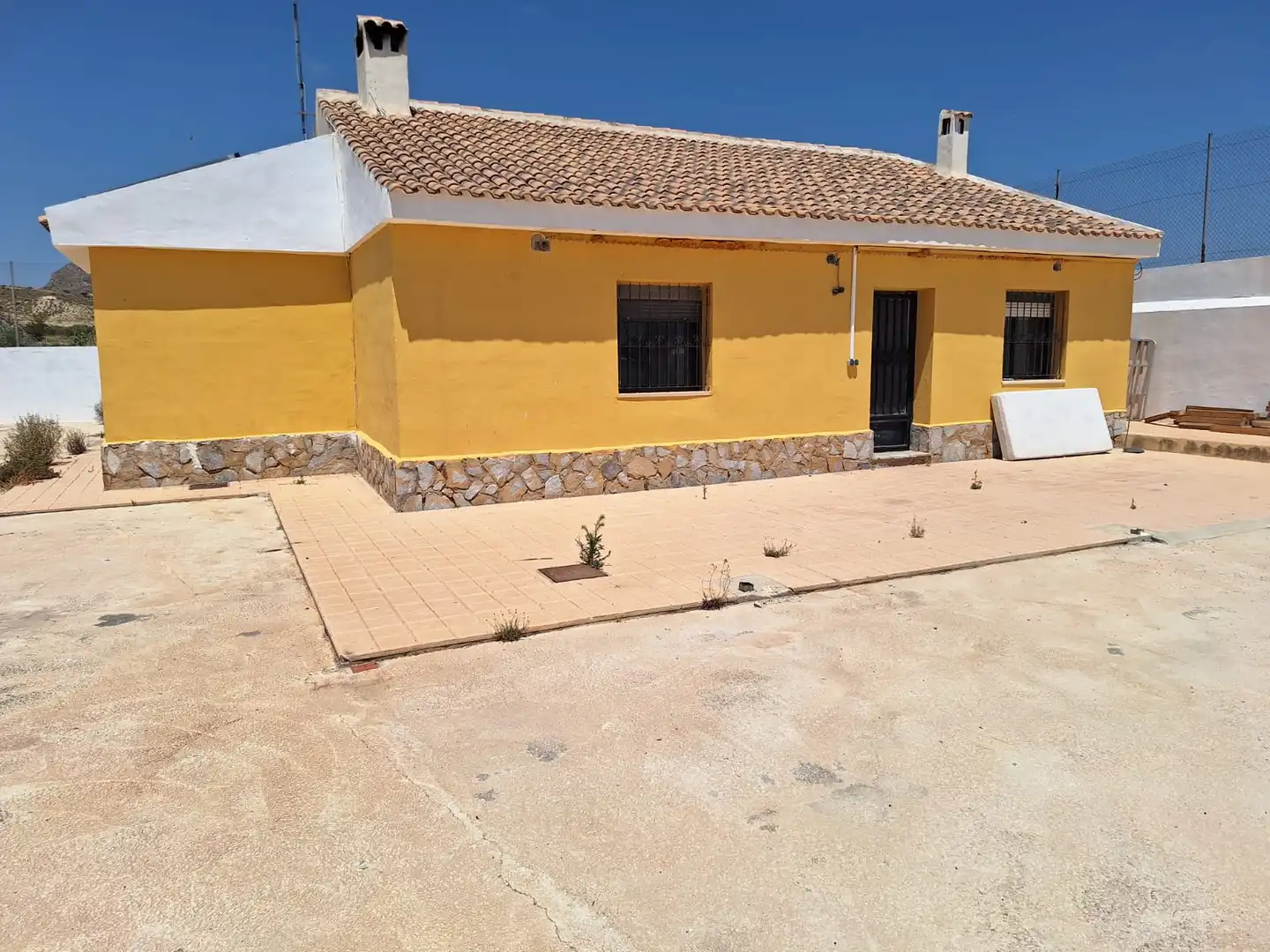 Vista exterior de Casa o xalet en venda en Alicante / Alacant amb Jardí privat, Terrassa i Traster