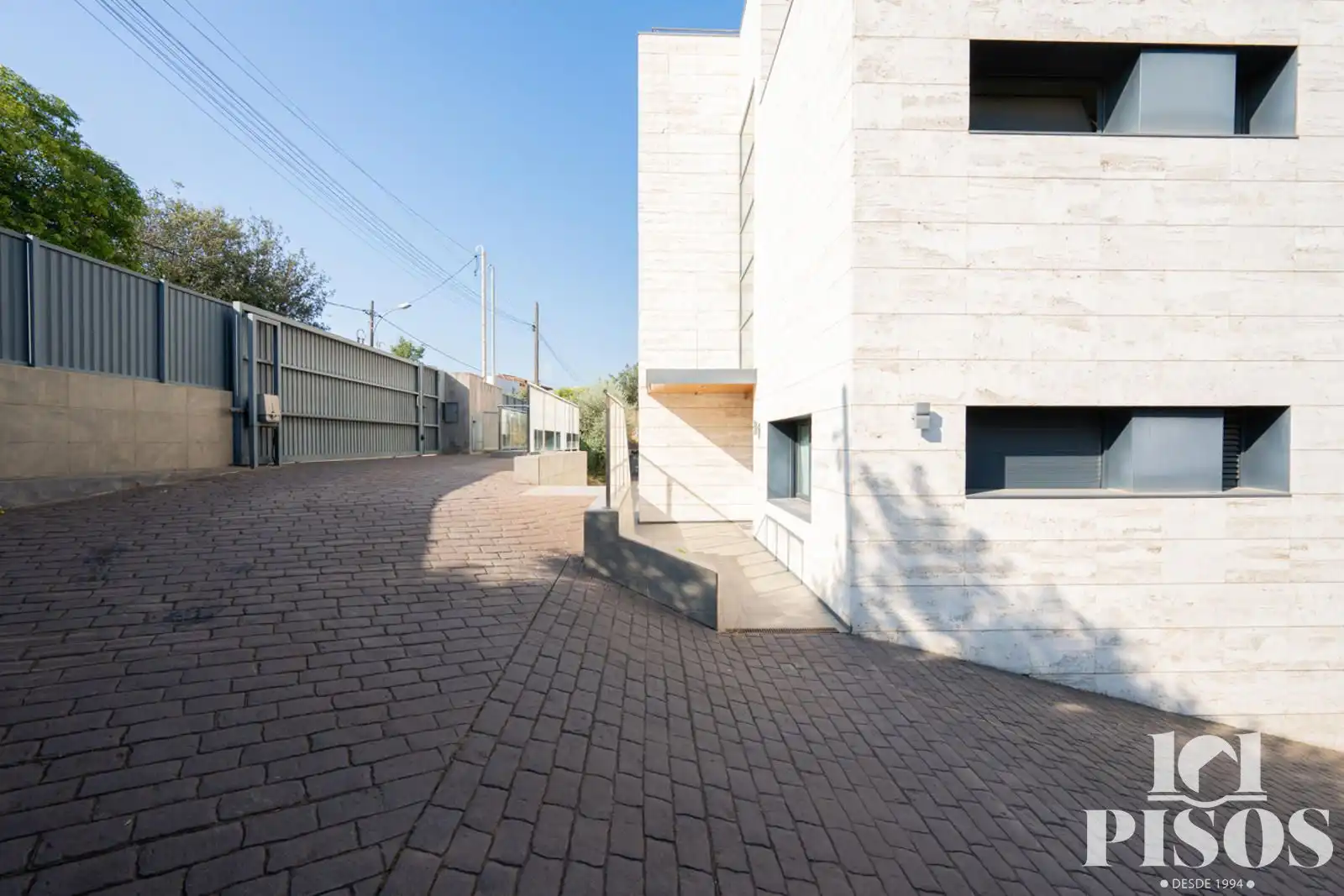 Exterior view of Houses for sale in Sant Cugat del Vallès  with Air Conditioner, Storage room and Swimming Pool