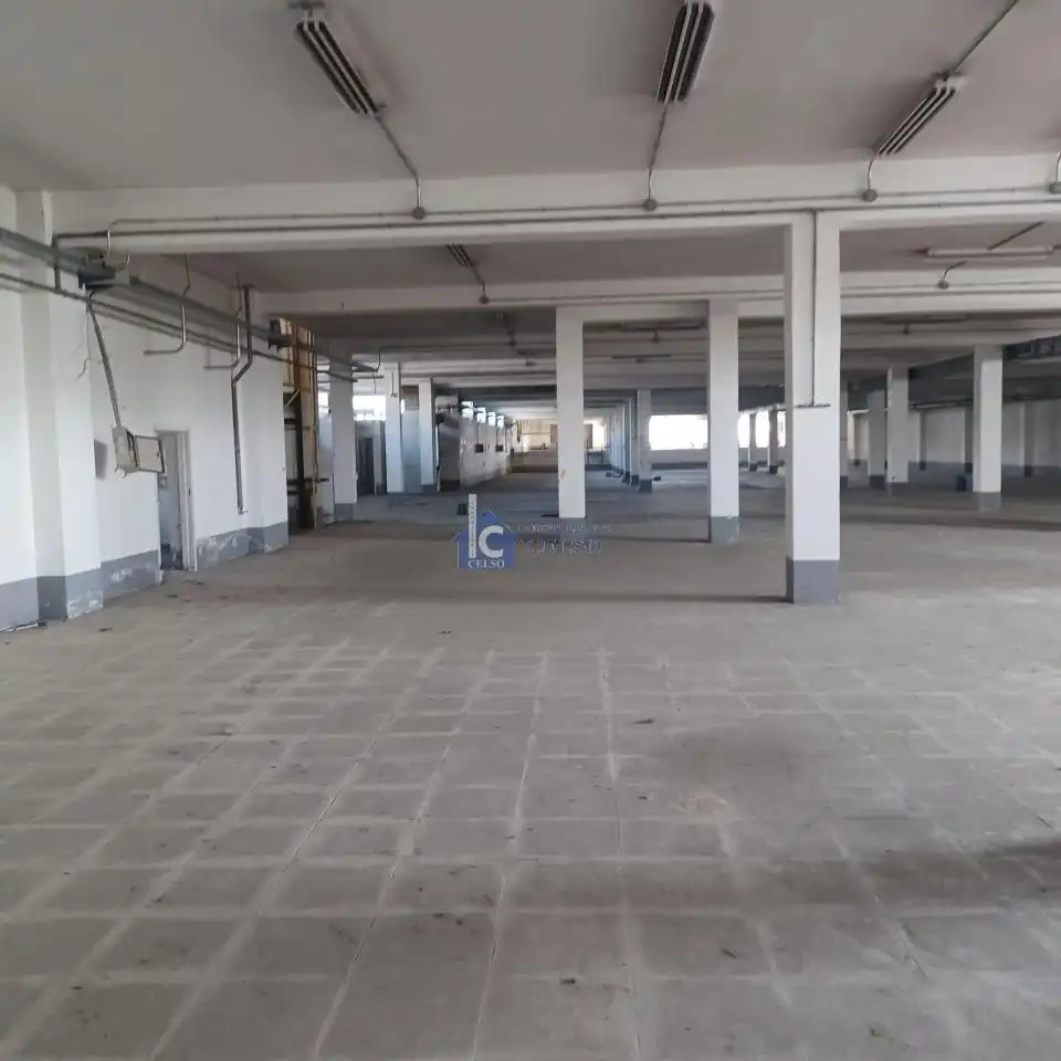 Fabrikhallen zur Miete in Ourense Capital 