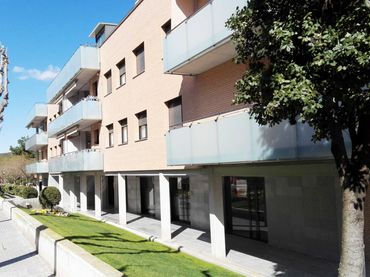 Locale commerciale in affitto a Carrer de l'Alba 2