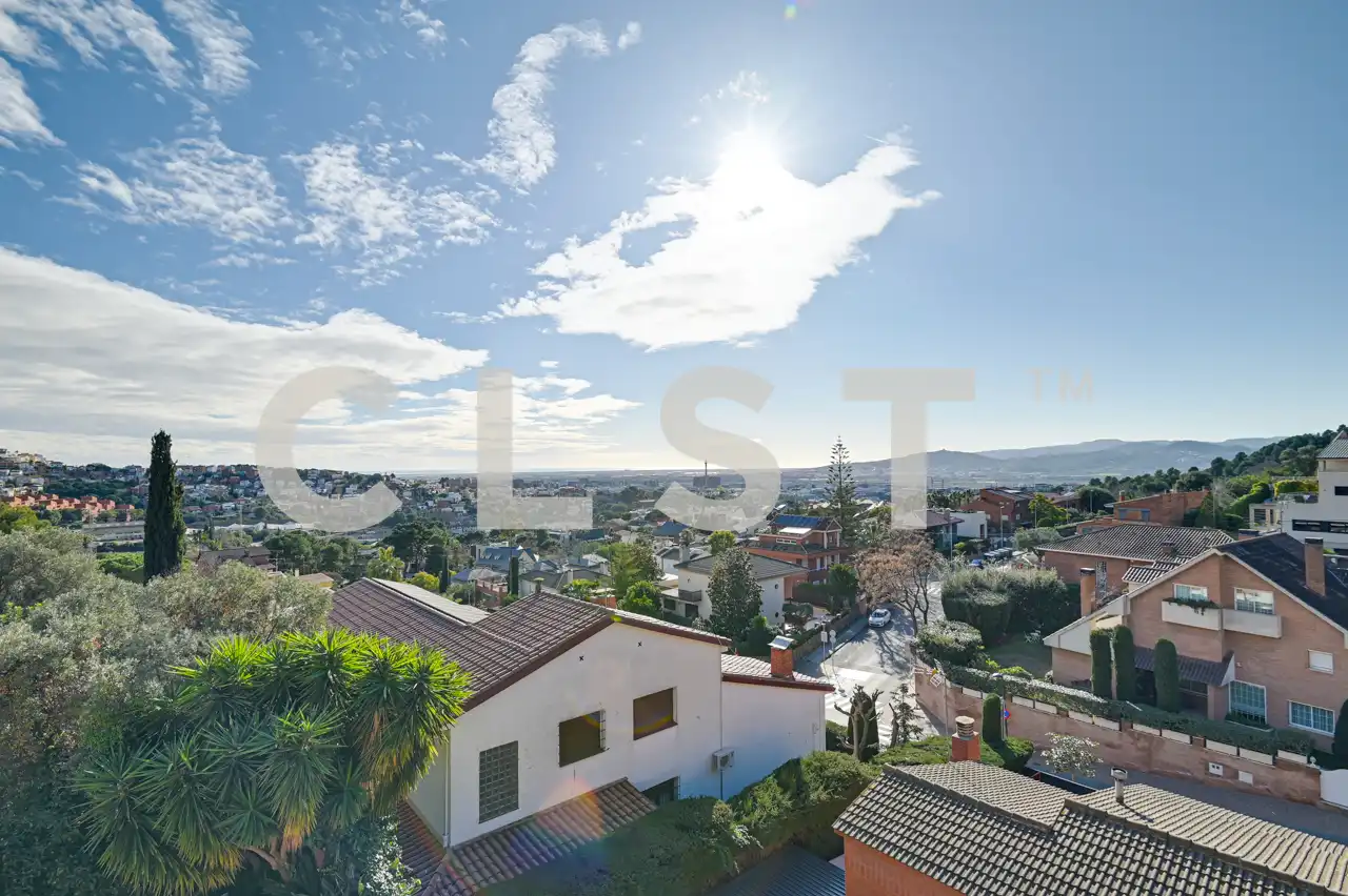 Vista exterior de Casa o xalet en venda en Sant Just Desvern amb Aire condicionat, Calefacció i Jardí privat