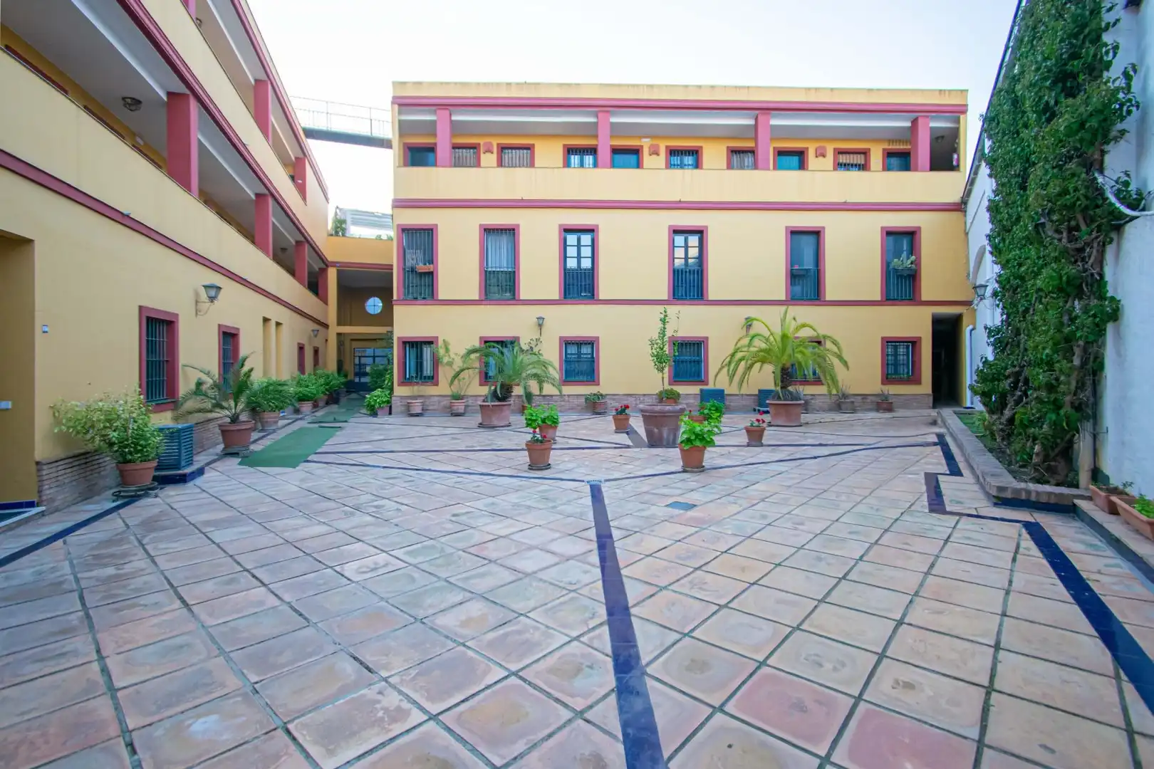 Vista exterior de Apartamento en venta en Sevilla con Aire acondicionado, Calefacción y Amueblado