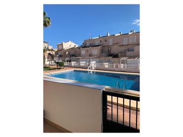 Casa amb balcó de lloguer a San Miguel de Salinas