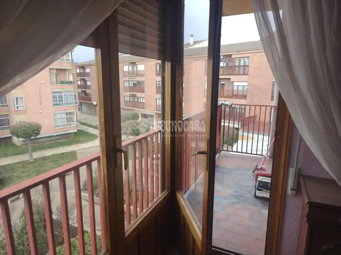 Terraza de Piso en venta en La Bañeza  con Calefacción, Terraza y Trastero