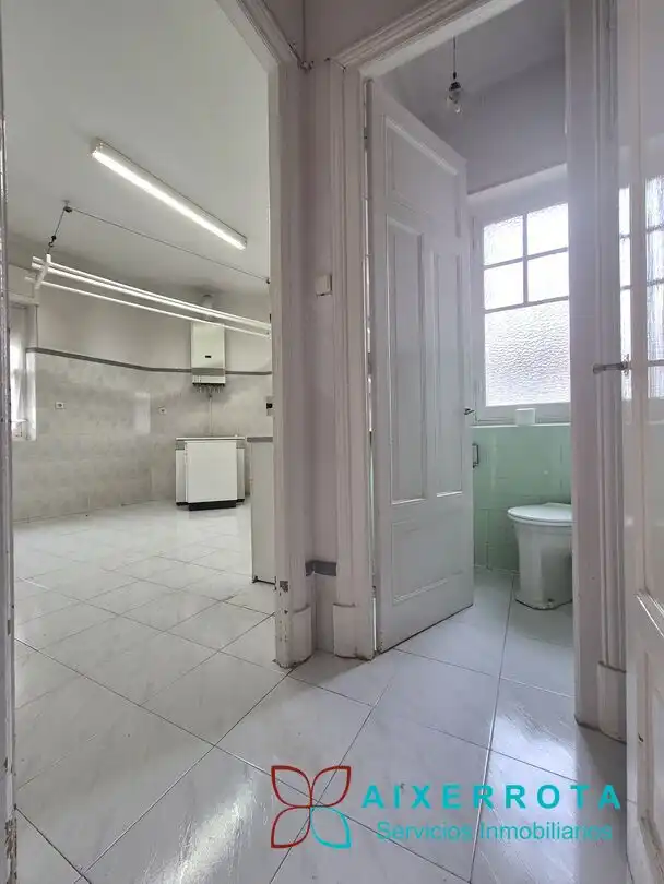 Bathroom of Flat for sale in Getxo   with Heating and Storage room