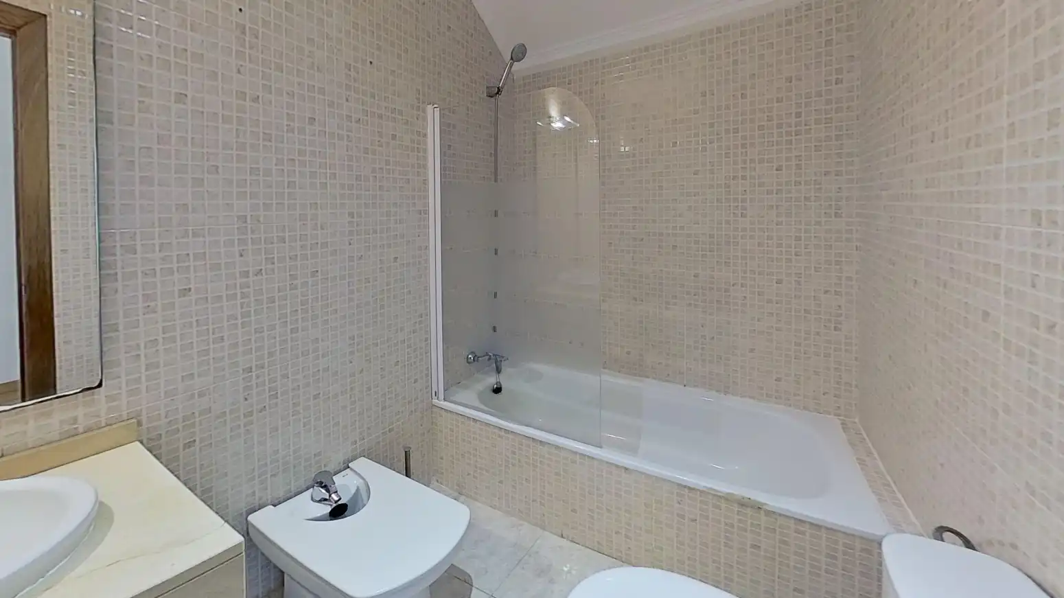 Baño de Ático en venta en Santander con Calefacción, Terraza y Trastero