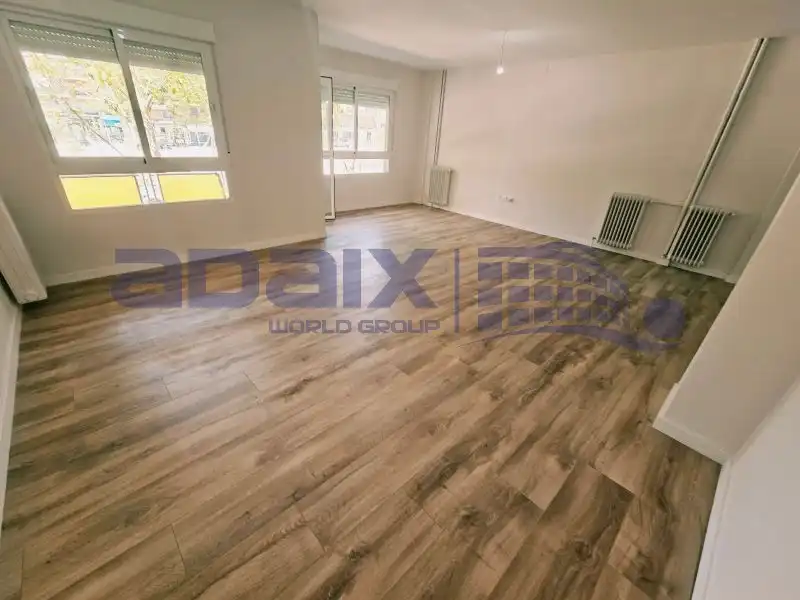 Flat with lift for sale in Paseo de San Gregorio, imagen 2