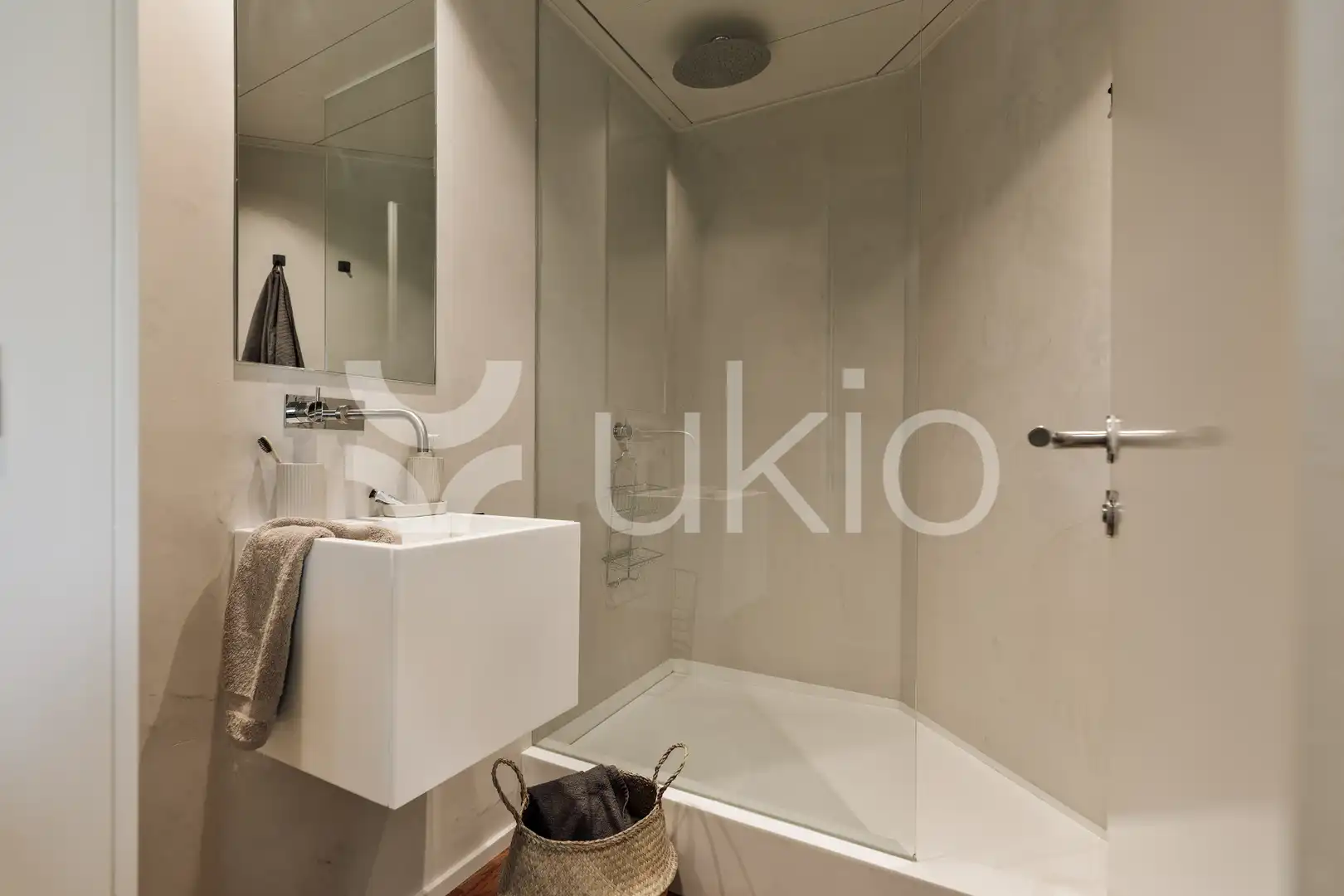 Baño de Apartamento de alquiler en Barcelona con Aire acondicionado, Calefacción y Amueblado