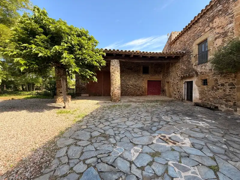 Exterior view of Country homes for rent in Corçà  with Air Conditioner, Heating and Private garden