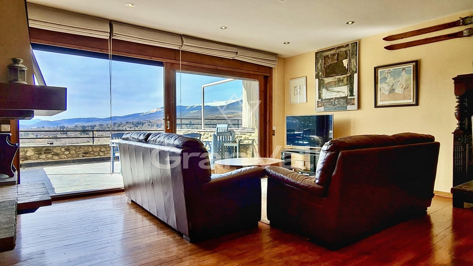 Sala de estar de Casa adosada en venta en Puigcerdà con Calefacción, Terraza y Trastero