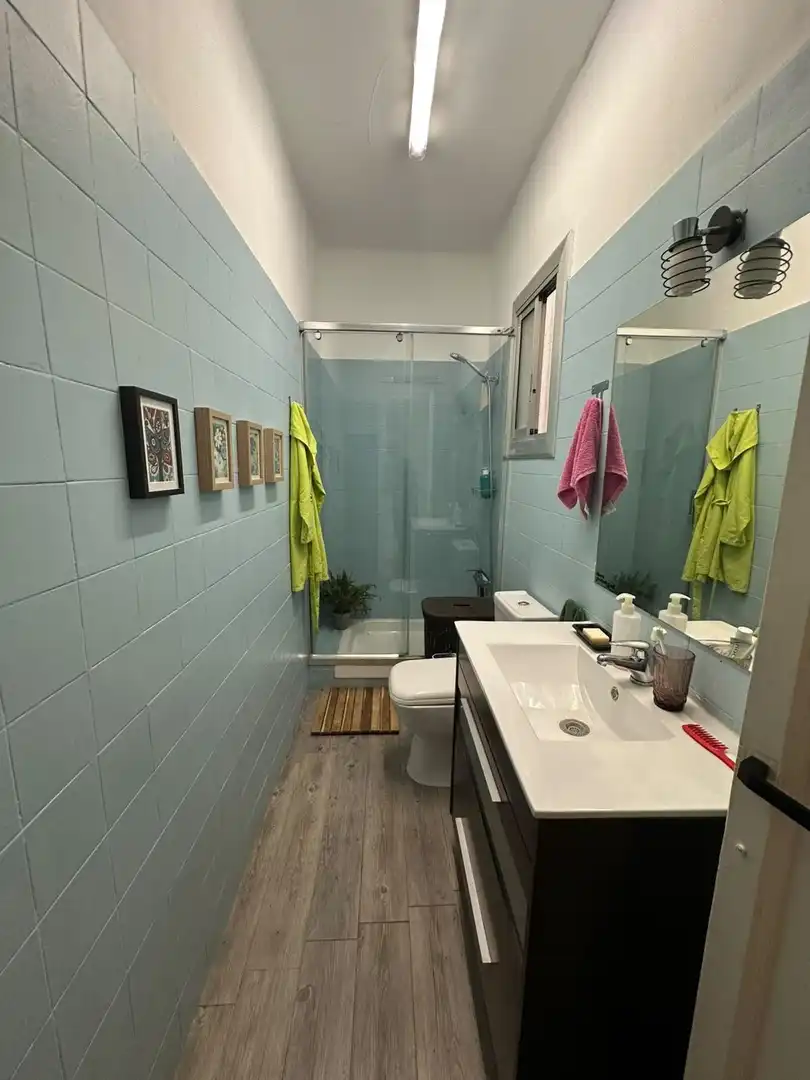 Bany de Apartament en venda en Barcelona amb Parquet, Traster i Moblat