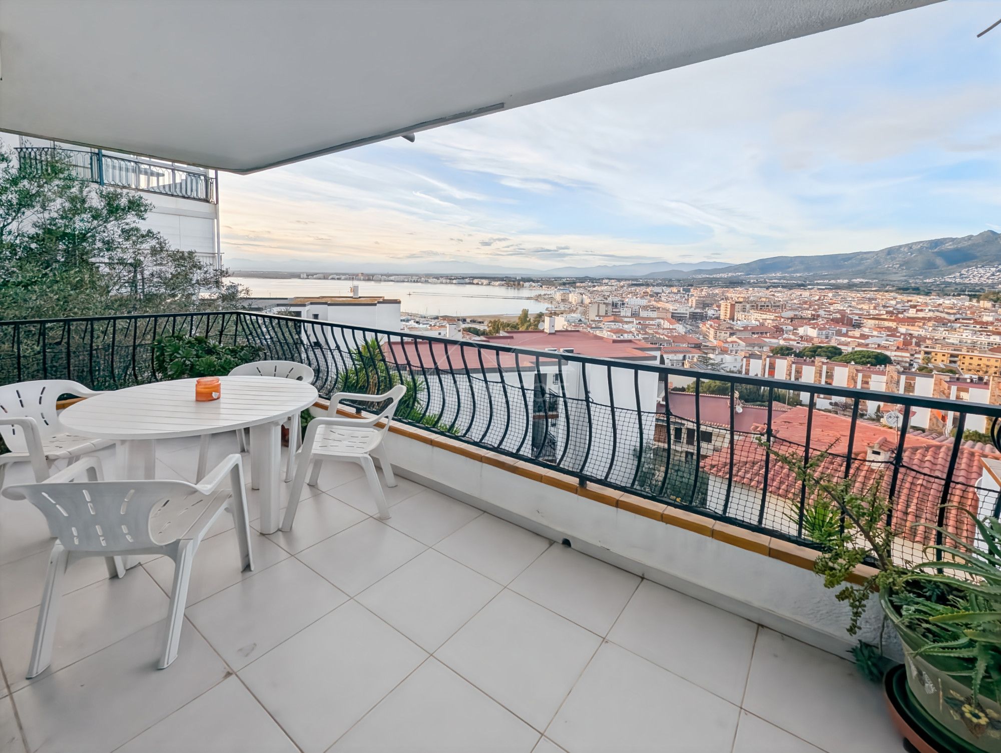 Terrace of Planta baja for sale in Roses  with Air Conditioner, Heating and Terrace