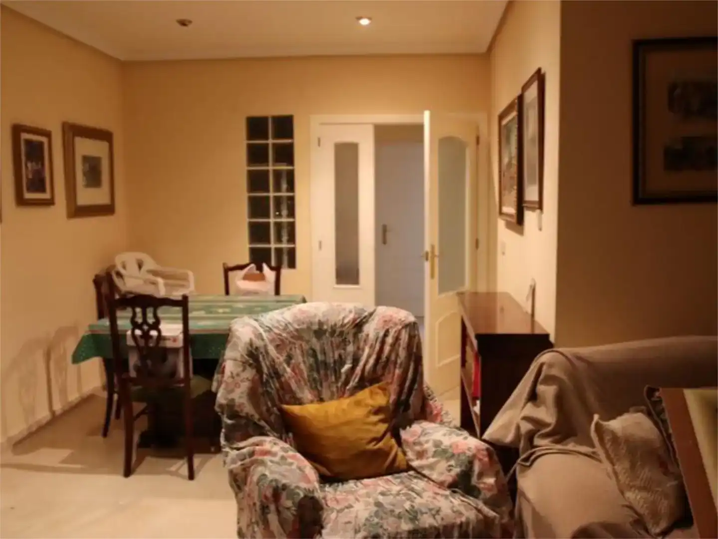 Sala d'estar de Casa adosada en venda en Moratalla amb Jardí privat, Parquet i Traster