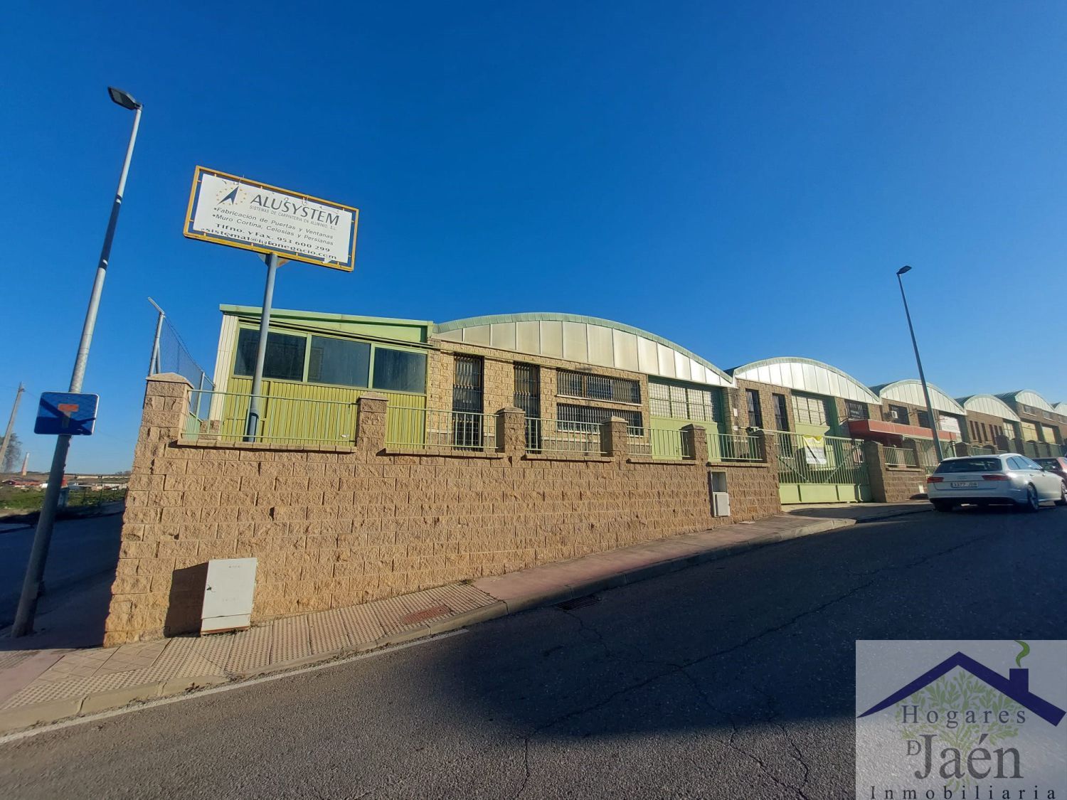 Vista exterior de Nave industrial en venta en Linares