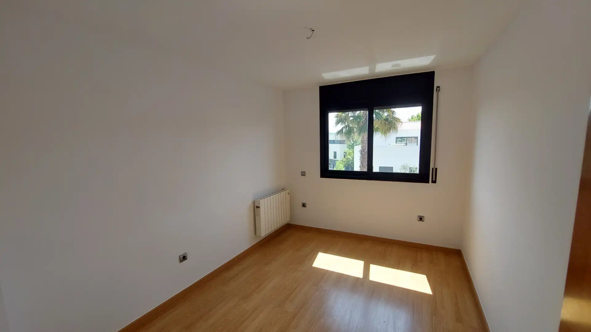 Habitación de Casa adosada en venta en Vilafranca del Penedès con Aire acondicionado, Calefacción y Jardín privado