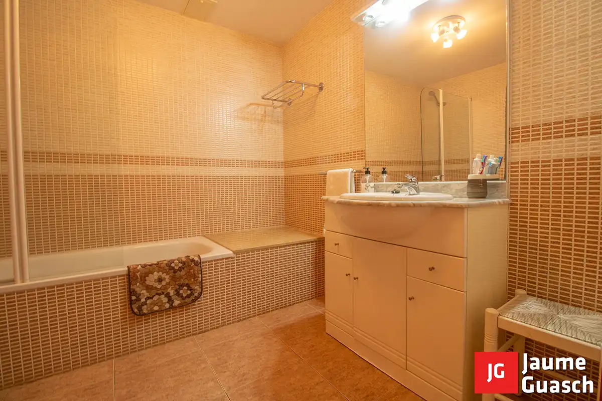 Baño de Casa adosada en venta en Creixell con Aire acondicionado, Calefacción y Jardín privado