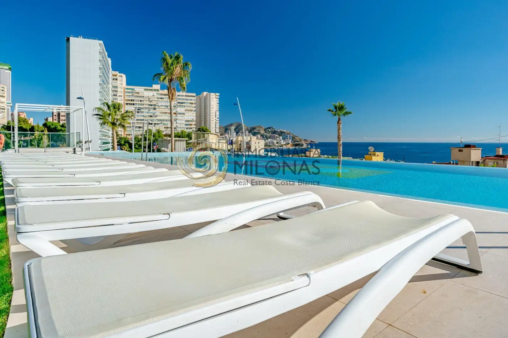 Piscina de Apartament en venda en Benidorm amb Aire condicionat, Terrassa i Traster