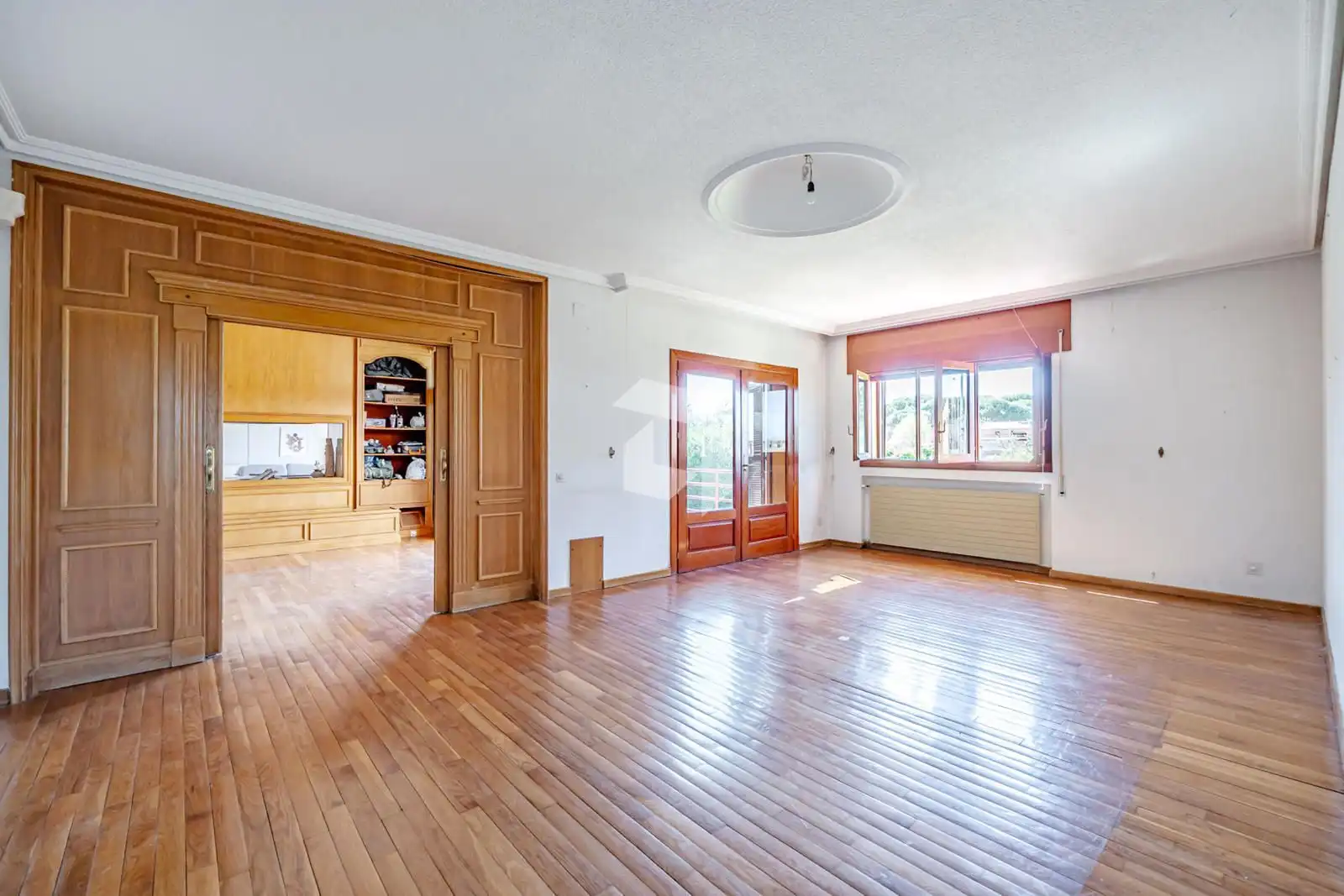 Sala d'estar de Casa o xalet en venda en Pozuelo de Alarcón amb Calefacció, Terrassa i Piscina