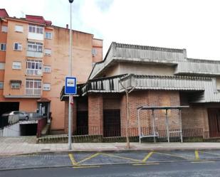 Vista exterior de Pis en venda en Plasencia amb Terrassa