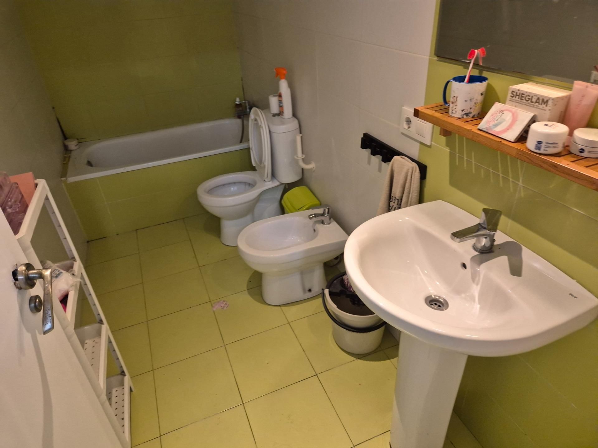 Bany de Pis en venda en Petrer amb Moblat i Balcó