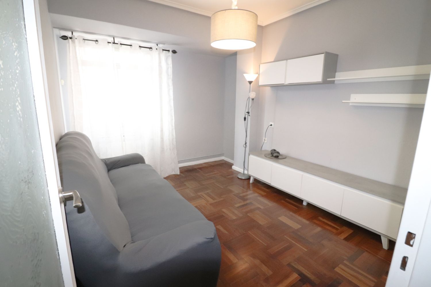 Sala d'estar de Pis en venda en Vitoria - Gasteiz amb Calefacció, Parquet i Terrassa