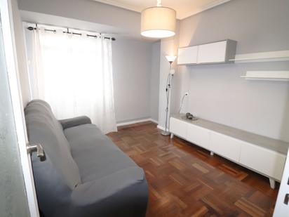 Sala d'estar de Pis en venda en Vitoria - Gasteiz amb Calefacció, Parquet i Terrassa