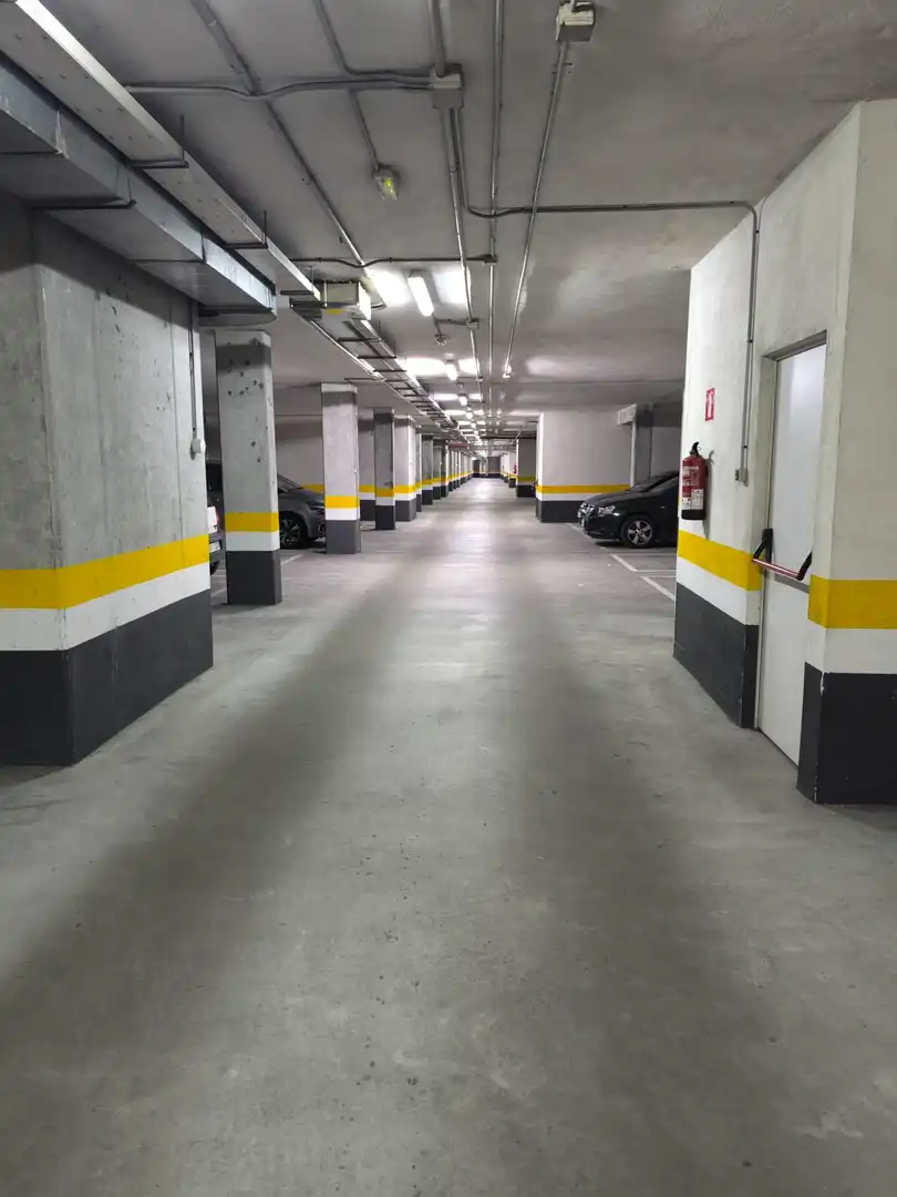 Parkplatz von Garage zum Verkauf in Santiago de Compostela 