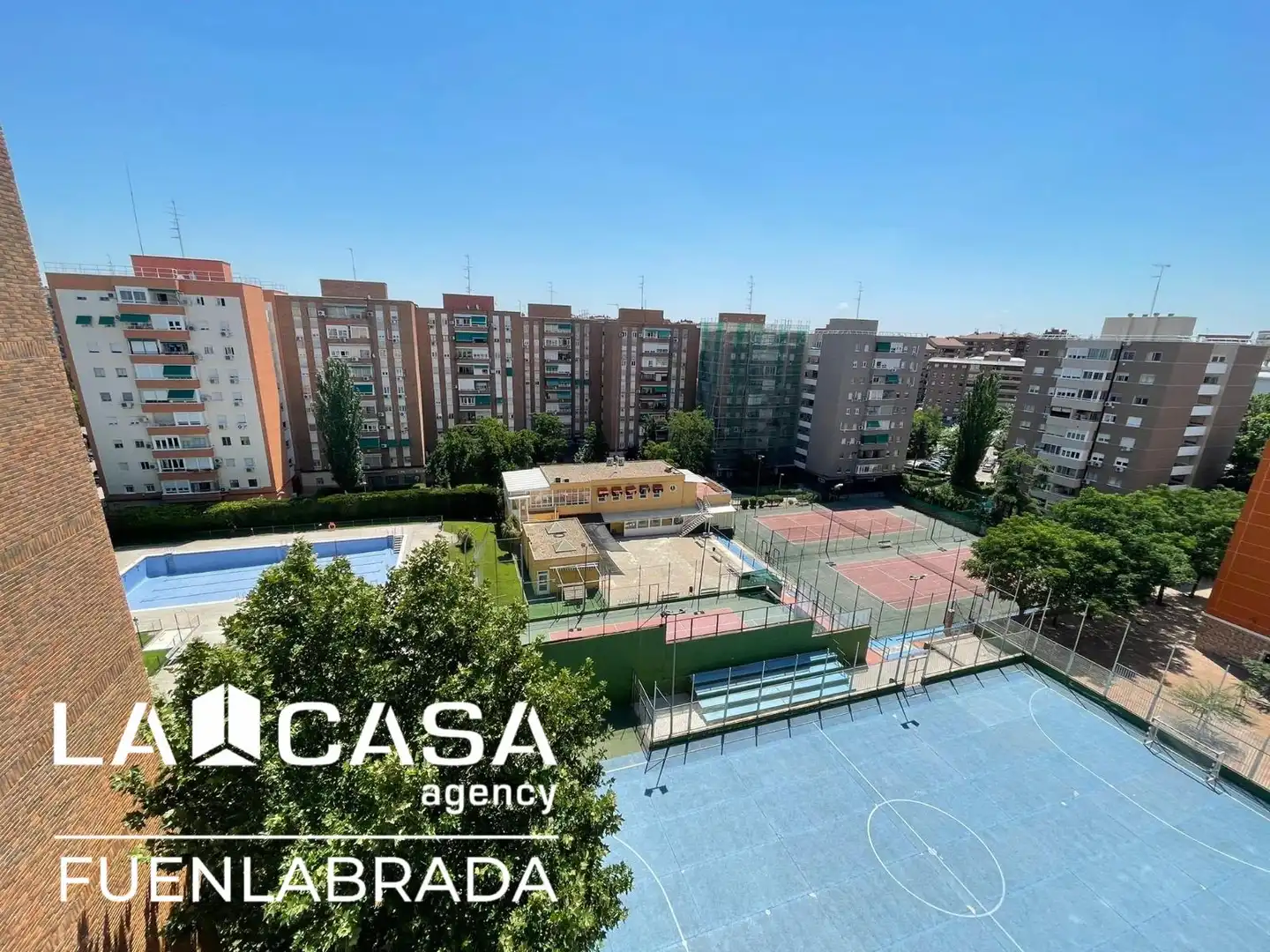 Exterior view of Flat for sale in Fuenlabrada  with Oven and Washing machine