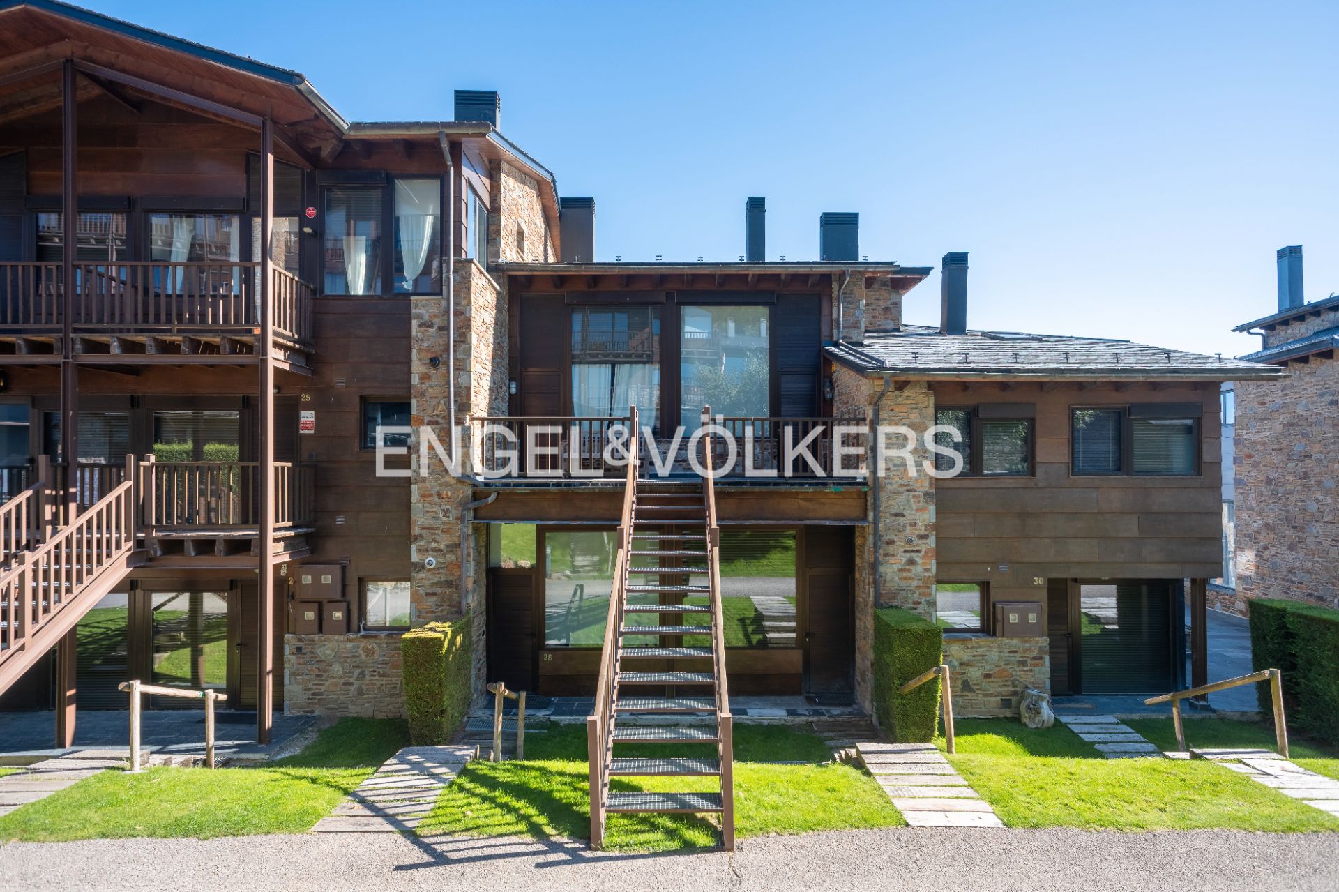 Vista exterior de Apartament en venda en Alp amb Calefacció, Parquet i Terrassa