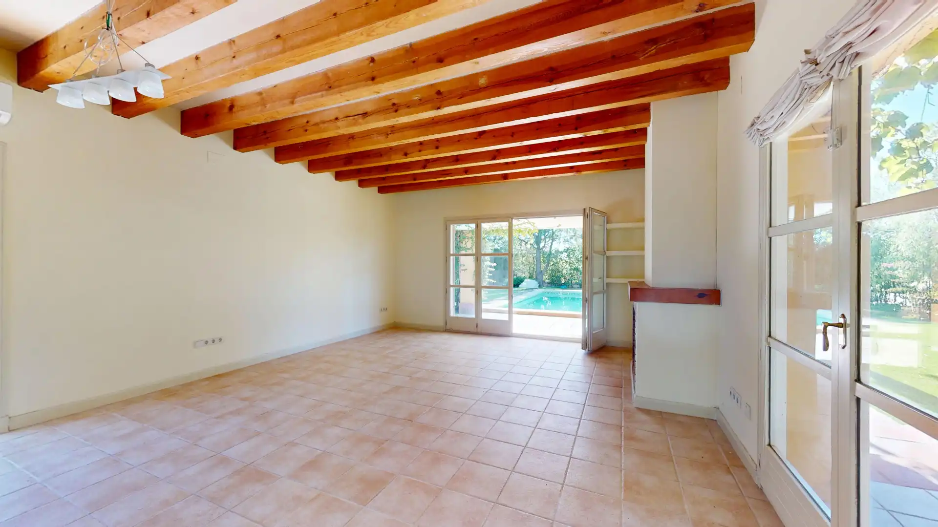 Sala d'estar de Casa o xalet en venda en Mont-roig del Camp amb Aire condicionat, Calefacció i Jardí privat