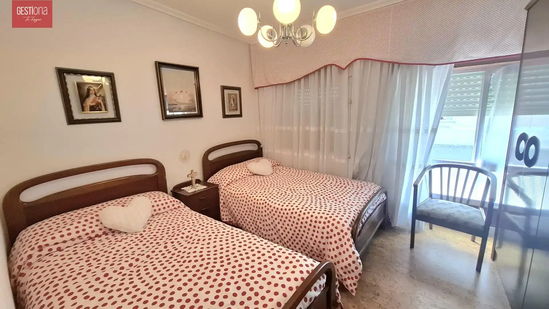 Habitación de Piso en venta en Los Corrales de Buelna  con Calefacción, Trastero y Amueblado