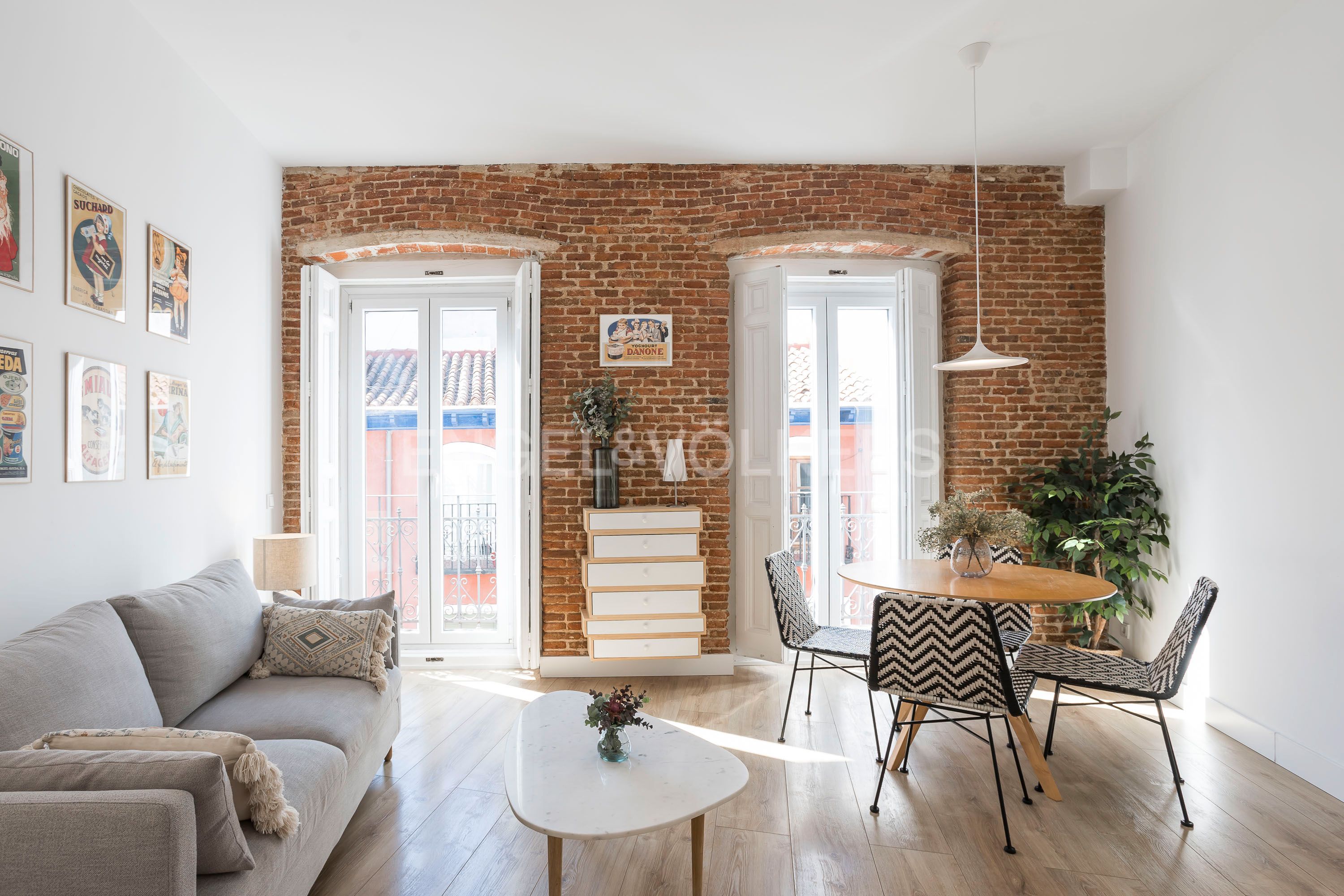Sala d'estar de Apartament de lloguer en  Madrid Capital amb Aire condicionat, Calefacció i Moblat