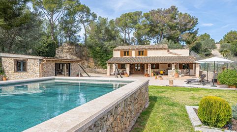 Finca rústica de diseño con garaje y piscina