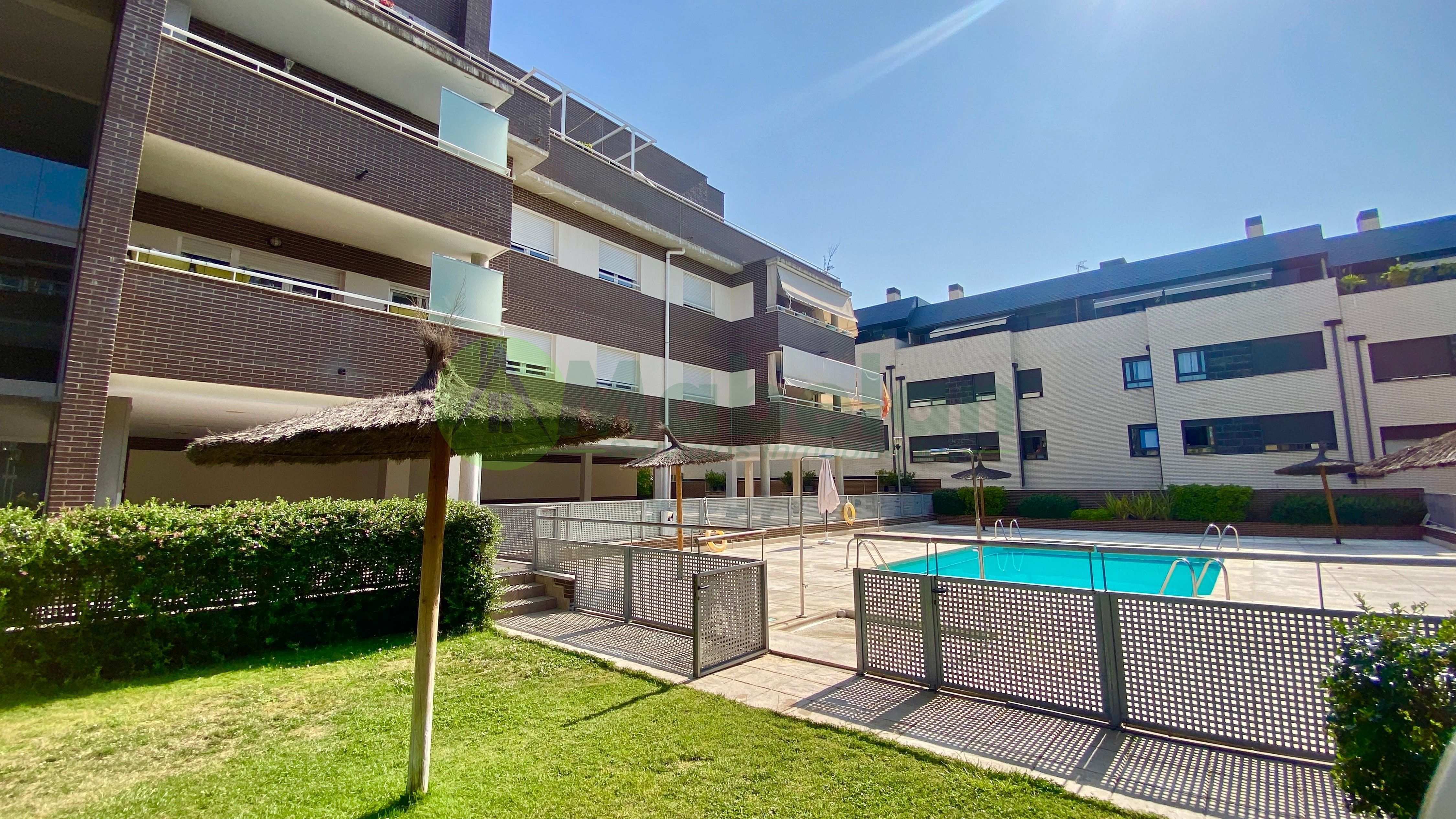 Swimming pool of Flat to rent in Las Rozas de Madrid  with Air Conditioner, Heating and Private garden
