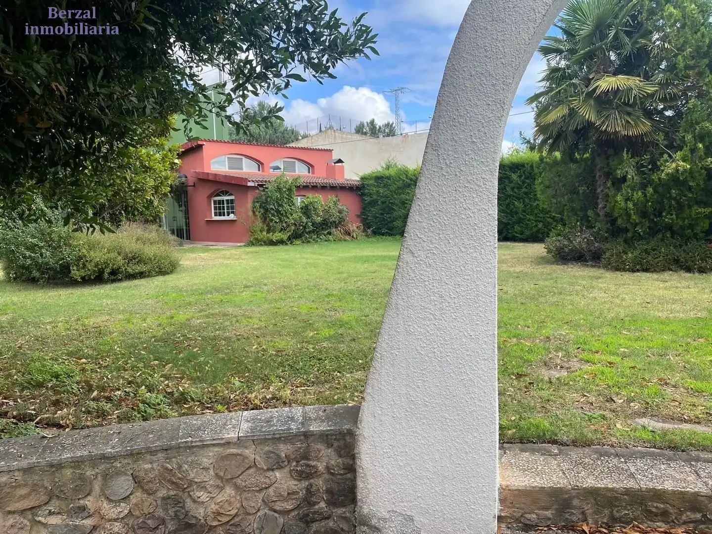 Vista exterior de Casa o xalet en venda en Nalda amb Jardí privat, Terrassa i Traster