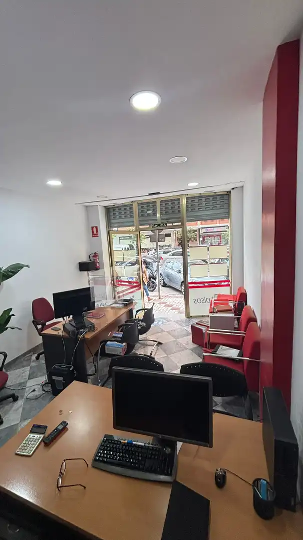 Local de alquiler en Calle Beethoven, Los Guindos - Parque Mediterráneo - Santa Paula