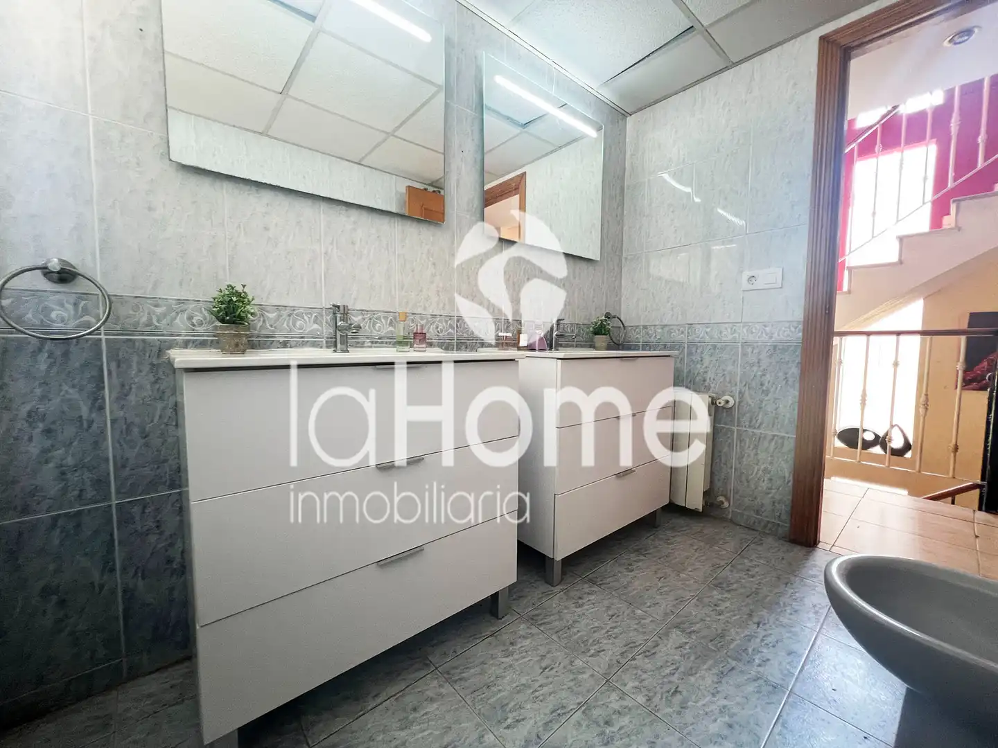 Bathroom of Houses for sale in L'Eliana  with Air Conditioner, Heating and Private garden