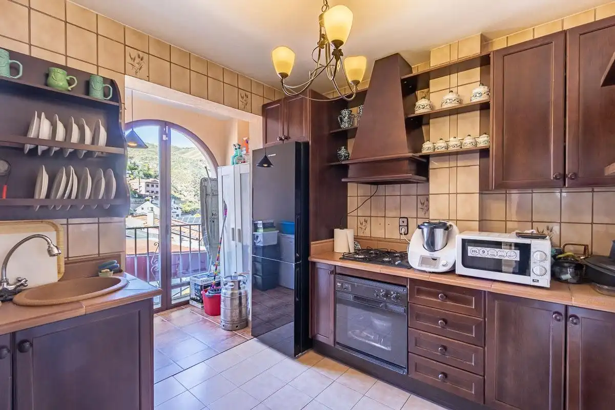 Cuina de Casa o xalet en venda en Pinos Genil amb Aire condicionat, Jardí privat i Terrassa