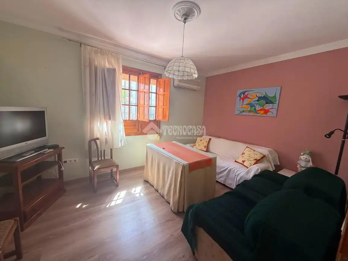 Wohnzimmer von Einfamilien-Reihenhaus zum Verkauf in La Puebla de Cazalla mit Klimaanlage, Terrasse und Balkon