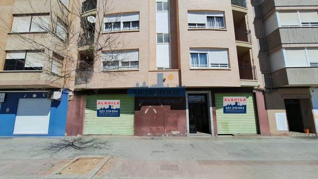 Local comercial en Alquiler en Jaume I en Piscinas