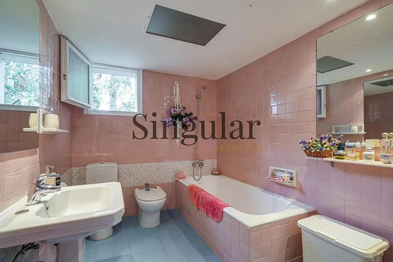 Bany de Casa o xalet en venda en Castelldefels amb Jardí privat i Terrassa