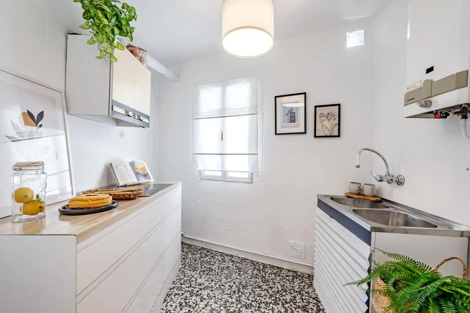 Kitchen of Flat for sale in Madrid  with Air Conditioner, Terrace and Balcony