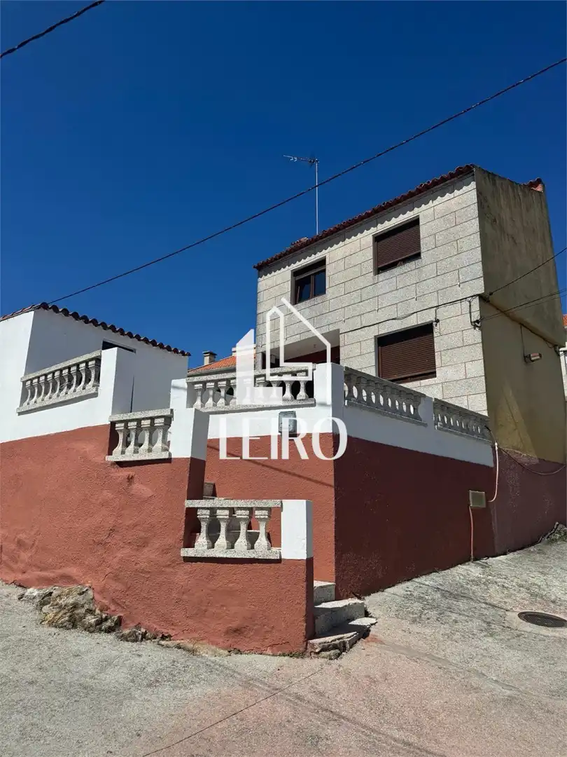 Vista exterior de Casa o xalet en venda en A Illa de Arousa  amb Terrassa