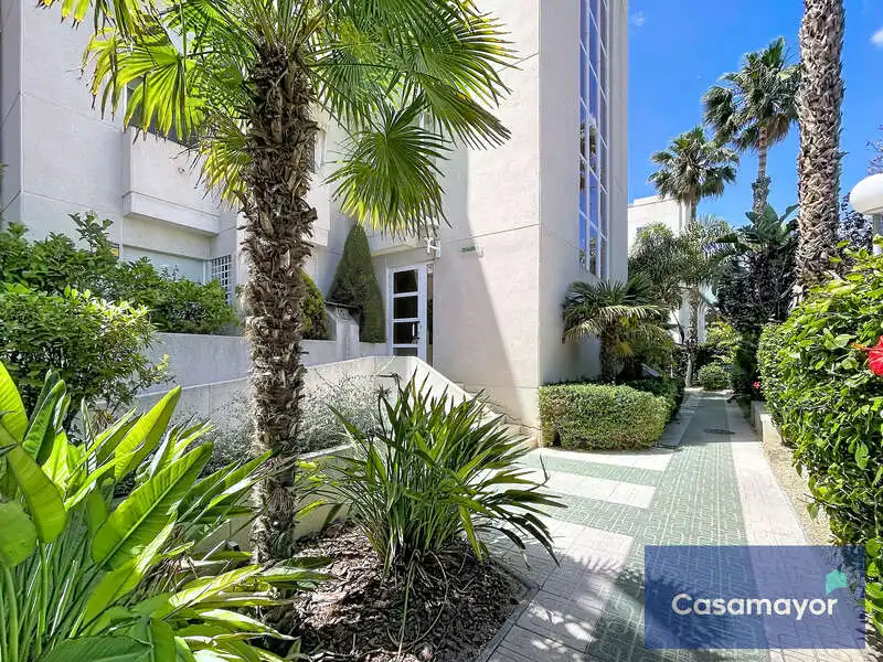 Vista exterior de Piso en venta en Alicante / Alacant con Aire acondicionado, Calefacción y Jardín privado
