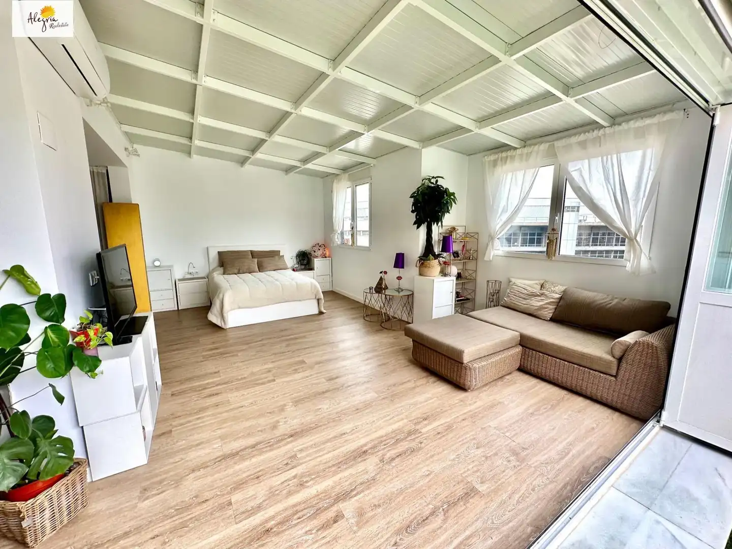 Schlafzimmer von Dachboden zum Verkauf in Valencia mit Klimaanlage und Möbliert